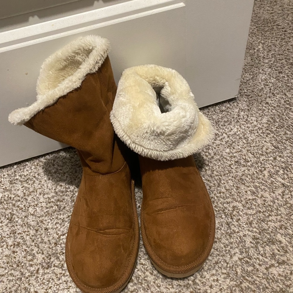 Fuzzy boot slippers